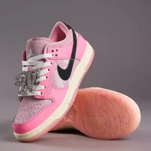 Nike SB Dunk Low LX Barbie Nike