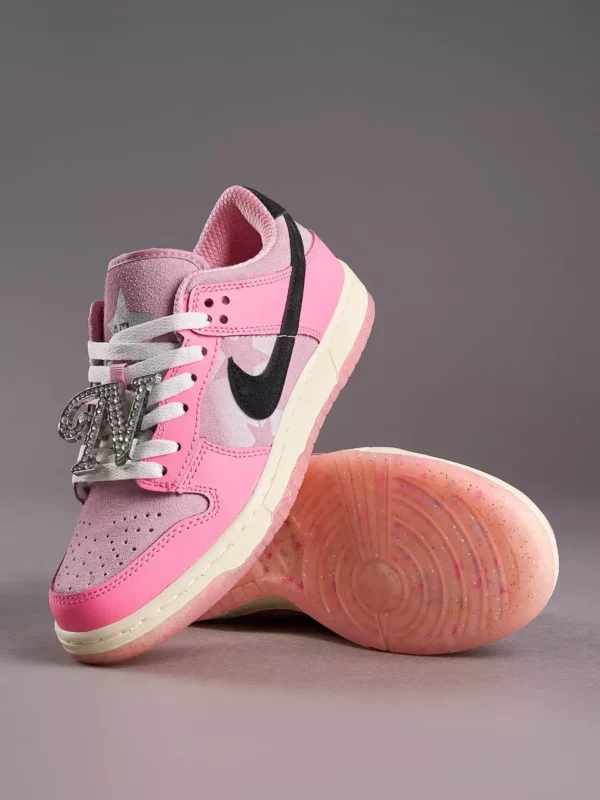 Nike SB Dunk Low LX Barbie Nike