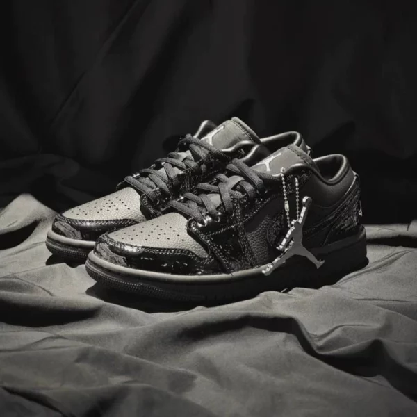 Nike Air Jordan 1 Low SE « Black Croc »