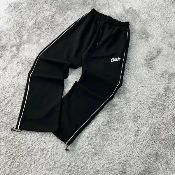 Jogging Noir Coupe Large avec Bande Latérale Blanche et Logo 'BWZ'