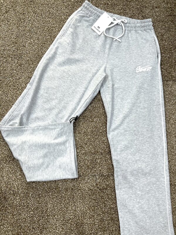 Jogging Gris Chiné Coupe Large avec Bande Latérale Blanche et Logo 'SWZ'