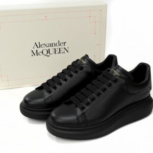Oversized Sneaker in Black | Alexander McQueen CA‏