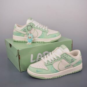Nike Dunk Low "Labubu" Custom Edition (Coloris Vert Menthe et Crème)