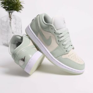 ​Air Jordan 1 Low SE "Seafoam"